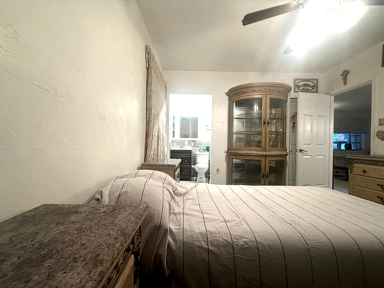 Secondary bedroom with closet